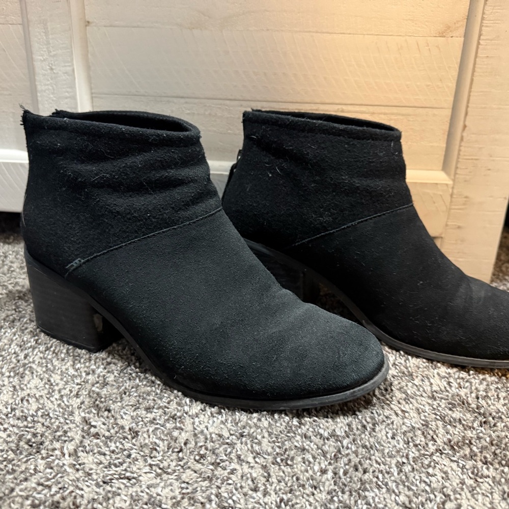 TOMS Black Shoes
